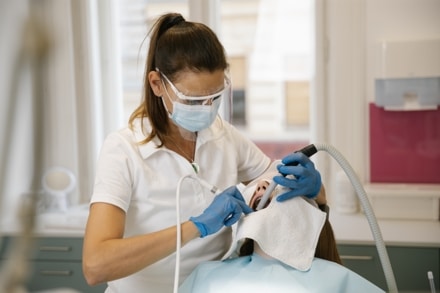 Eine Prophylaxe-Sitzung mit Claudia in unserem neuen Behandlungsraum.