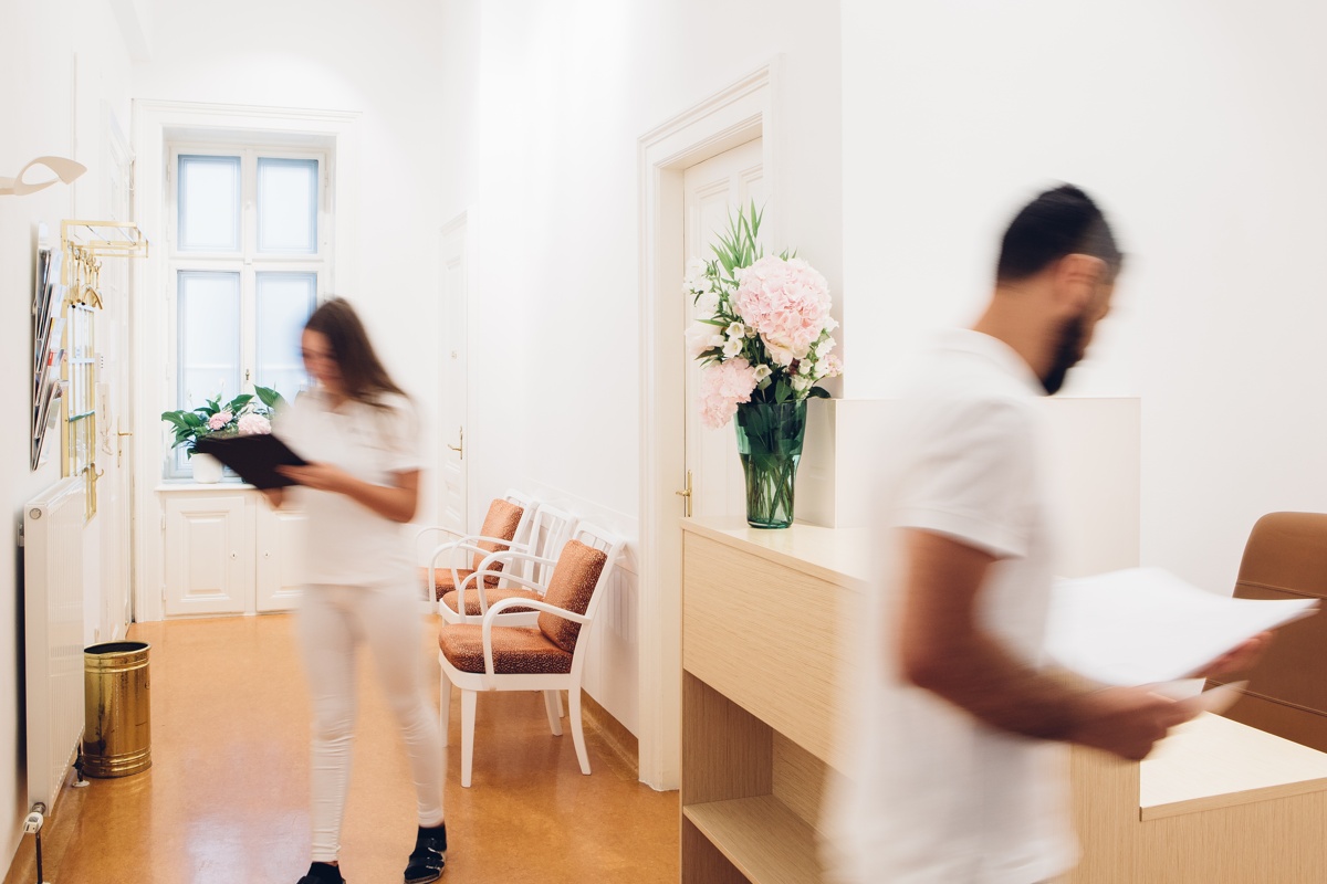 Wartezimmer der Ordination Dr. Peloschek